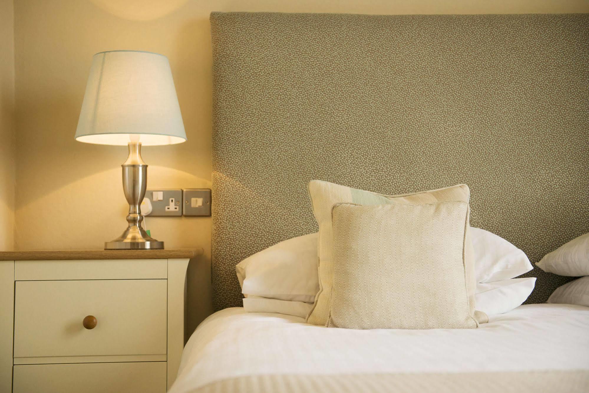 Rose & Crown Hotel Yealmpton Екстериор снимка
