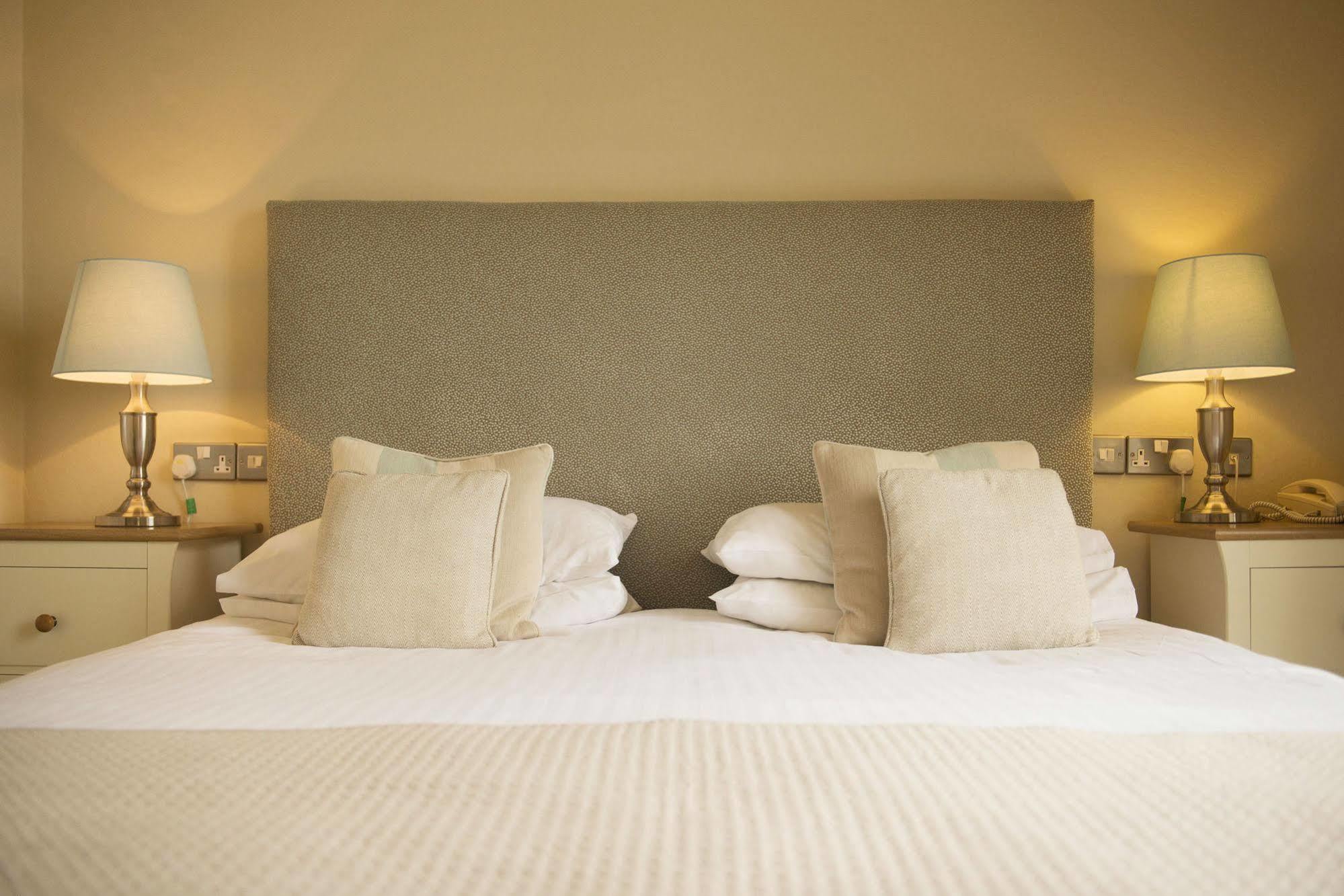 Rose & Crown Hotel Yealmpton Екстериор снимка